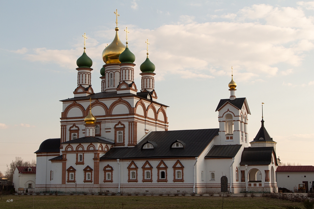 Варницкий монастырь. Введенская Церковь Варницкий монастырь. Рождественский монастырь Ростов.